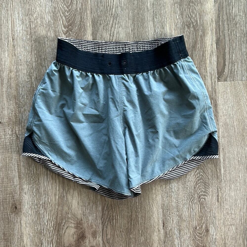Lululemon Go The Distance 4" Short Reversible Size 6‎